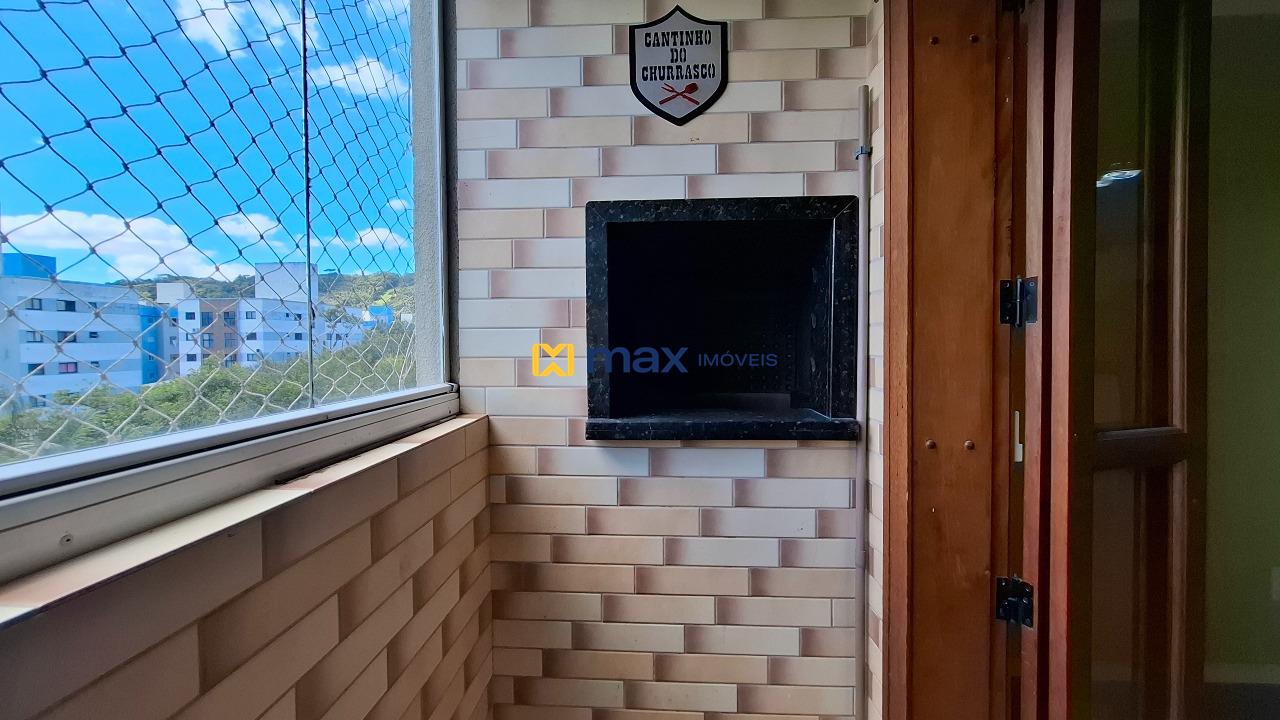 Apartamento à venda no Espinheiros: Sacada com churrasqueira