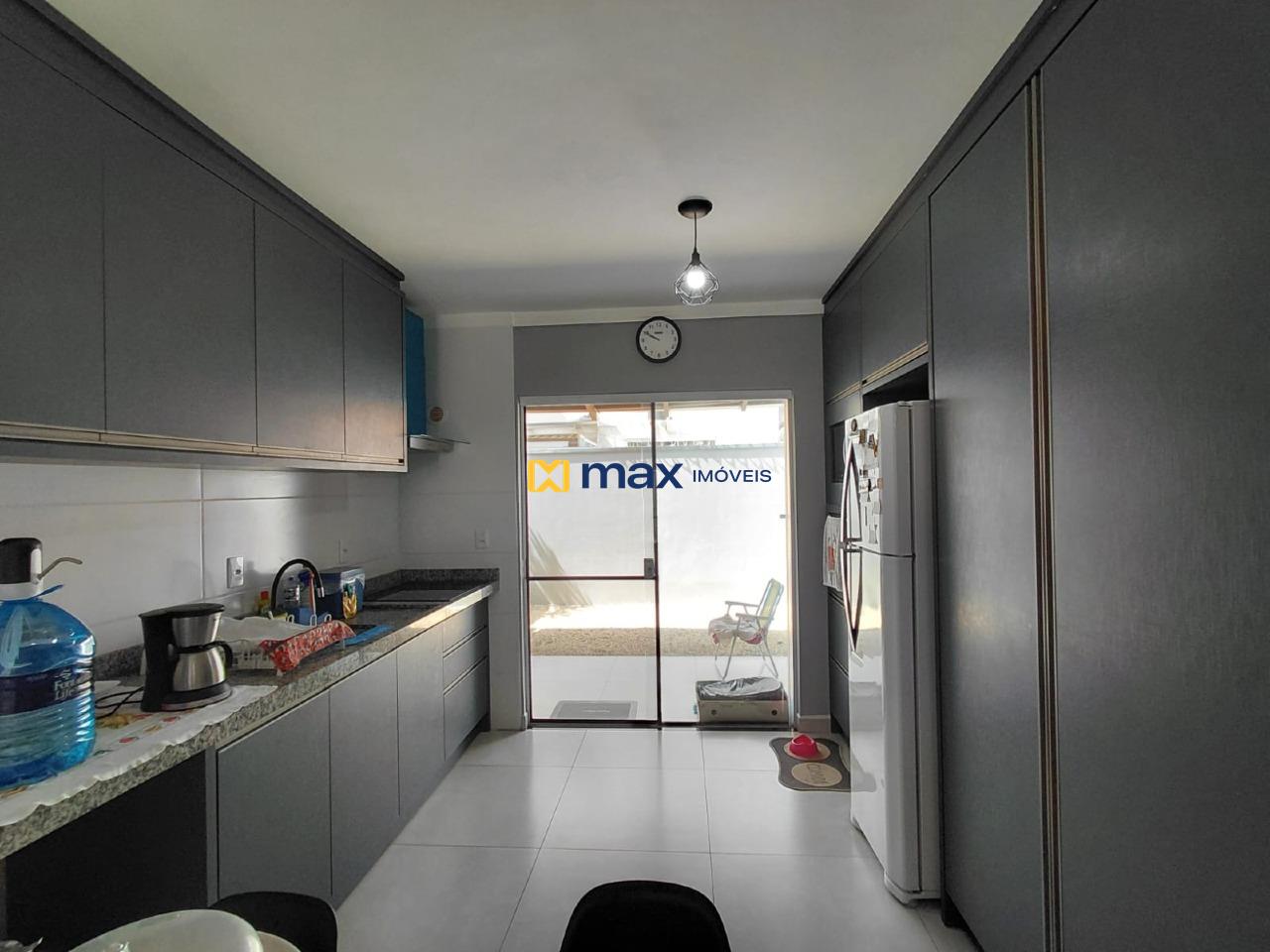 Casa à venda no Meia Praia: Cozinha