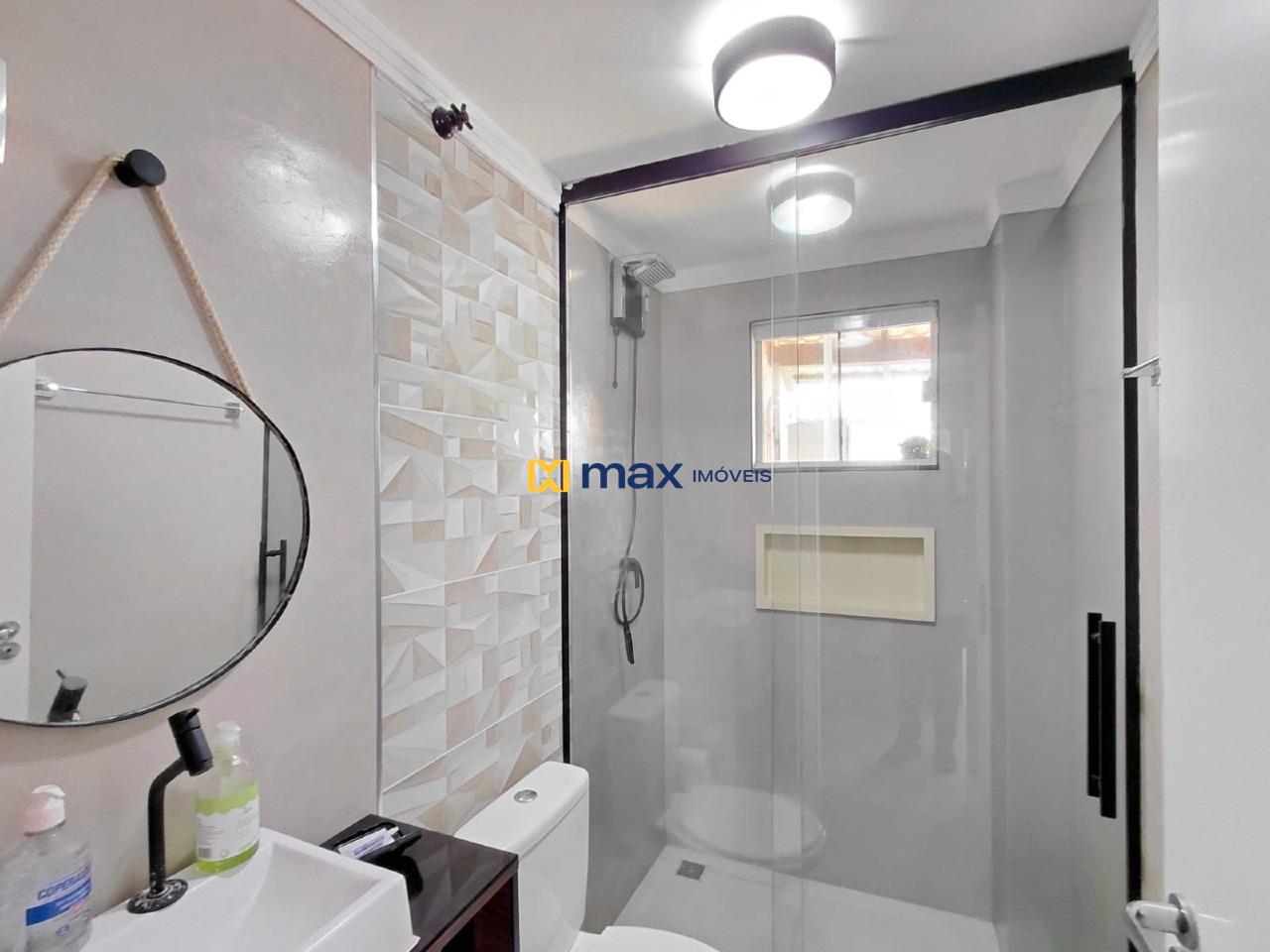 Casa à venda no Meia Praia: Banheiro Social