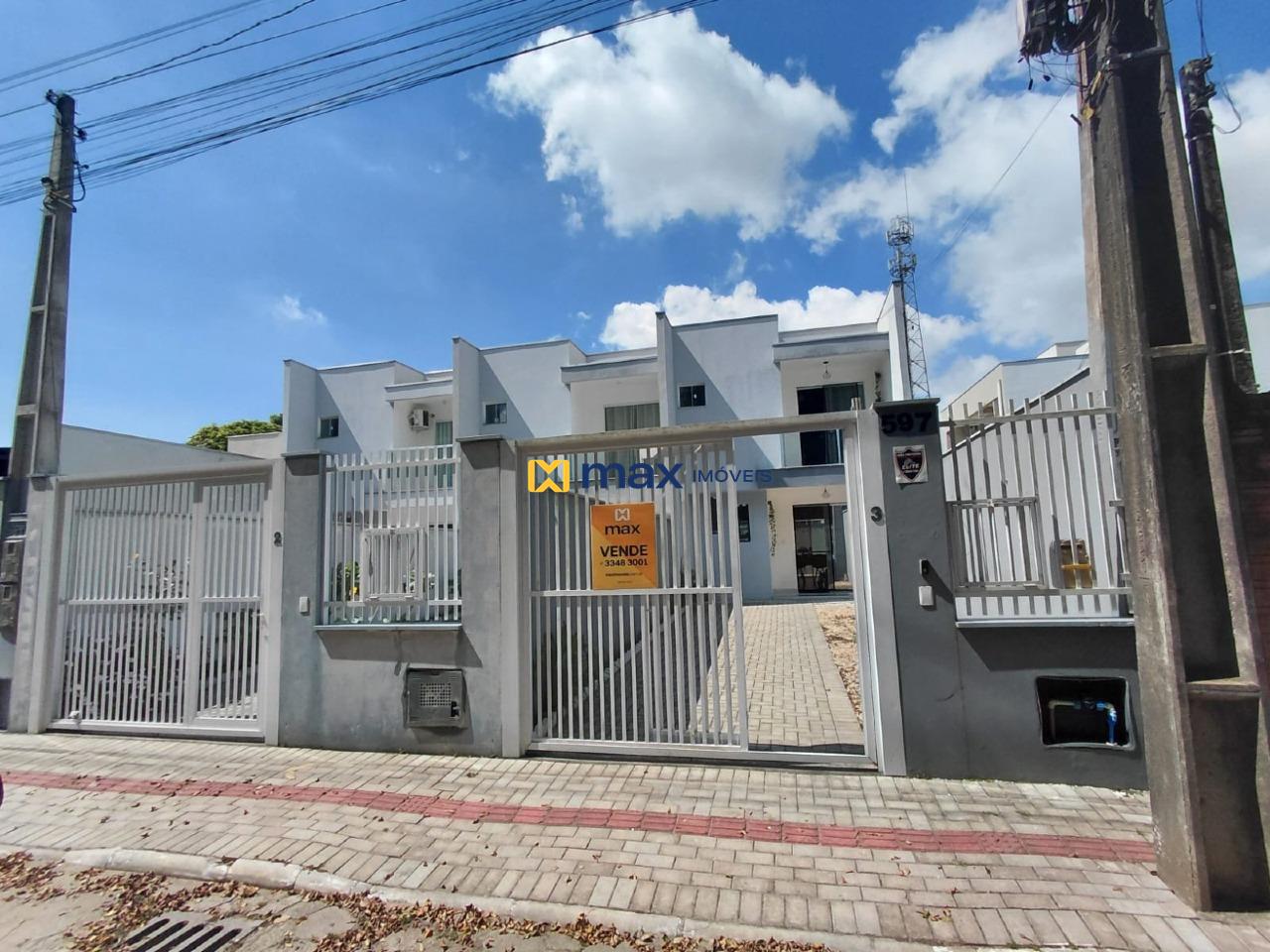 Casa à venda no Meia Praia: Fachada