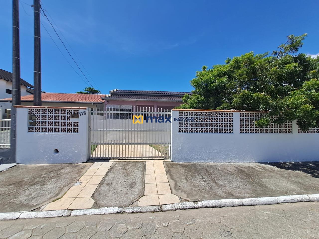 Casa à venda no Meia Praia: Fachada