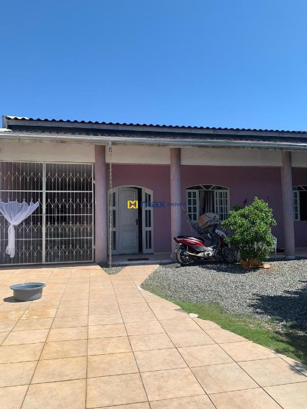 Casa à venda no Meia Praia: Frente