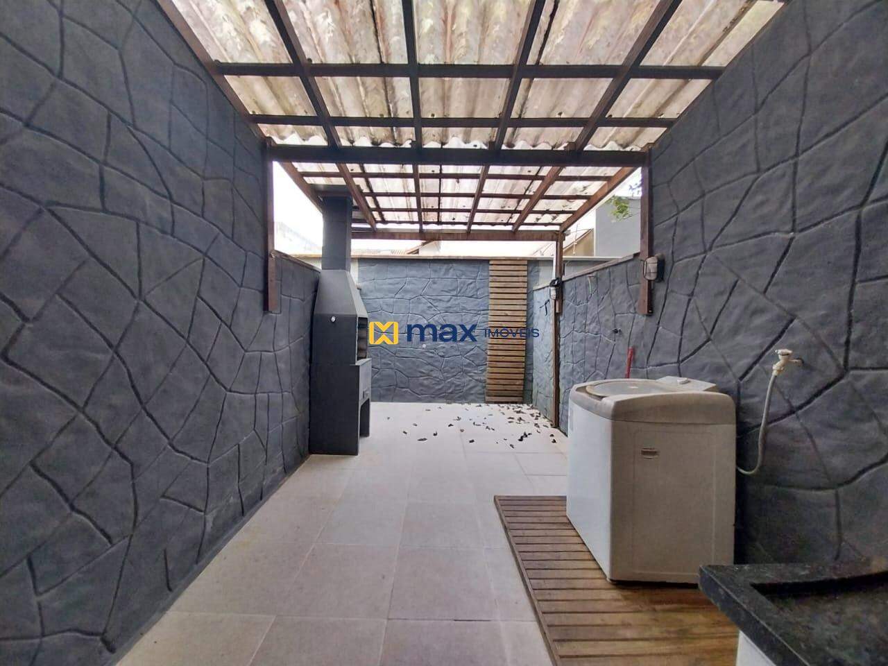 Casa à venda no Santa Regina: Área externa/Lavanderia