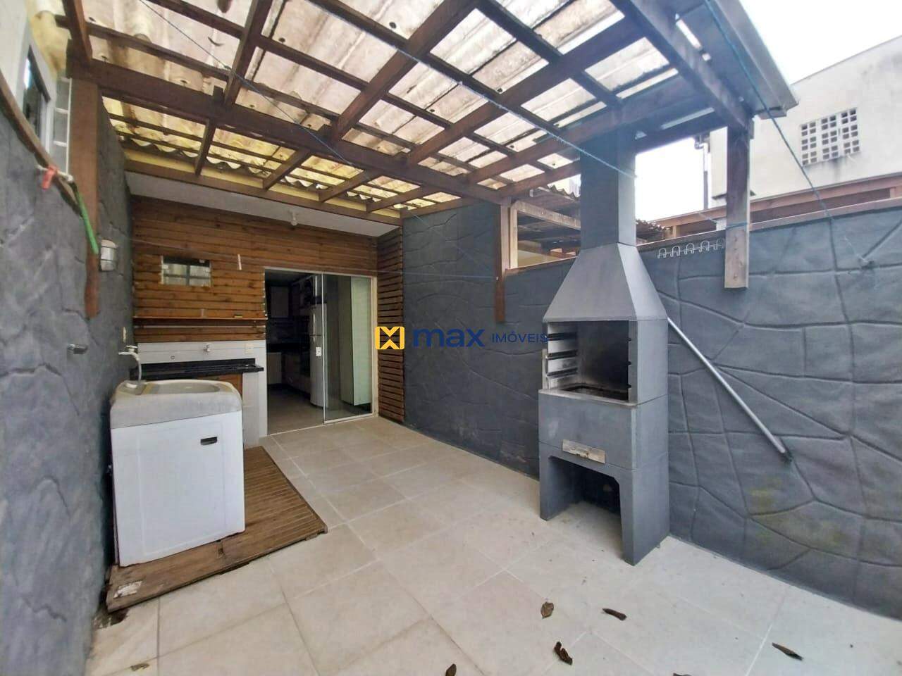 Casa à venda no Santa Regina: Área externa/Lavanderia