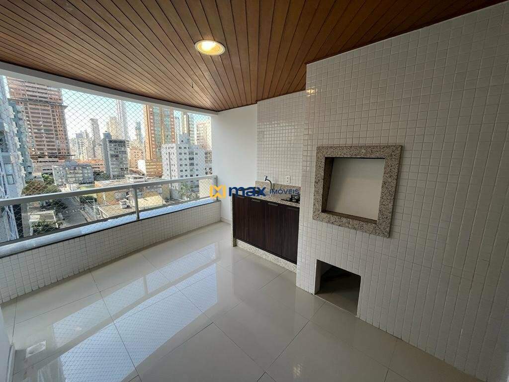 Apartamento à venda no Centro: Sacada com churrasqueira