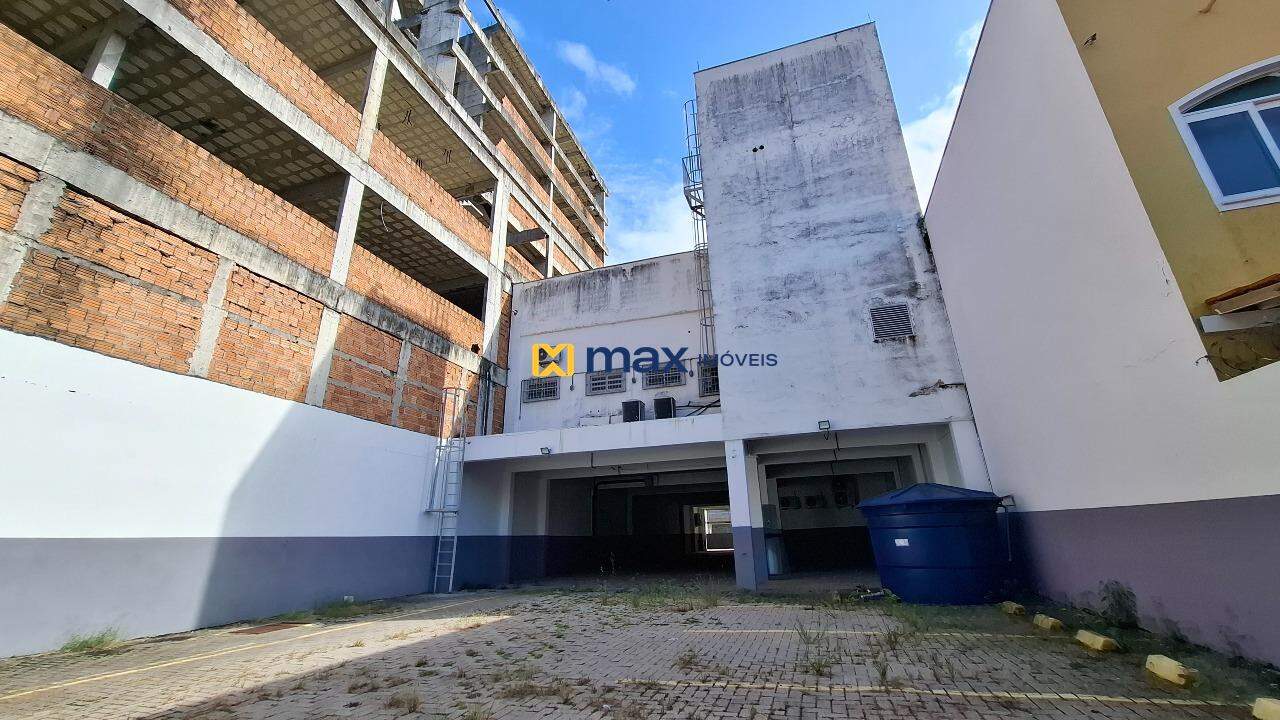 Prédio Comercial à venda no Centro: Estacionamento