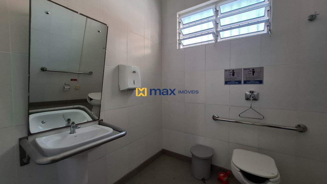 Prédio Comercial à venda no Centro: Banheiro PCD