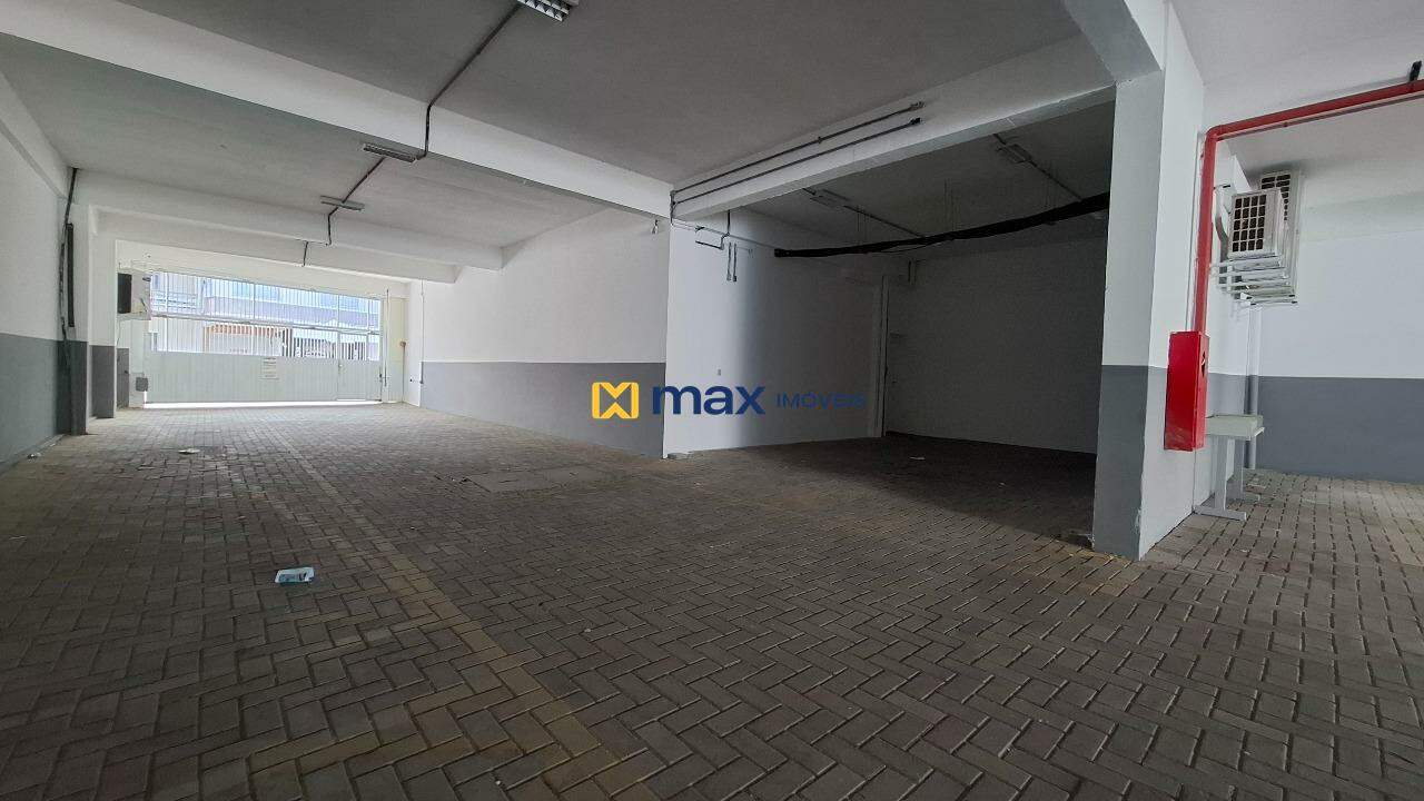 Prédio Comercial à venda no Centro: Estacionamento