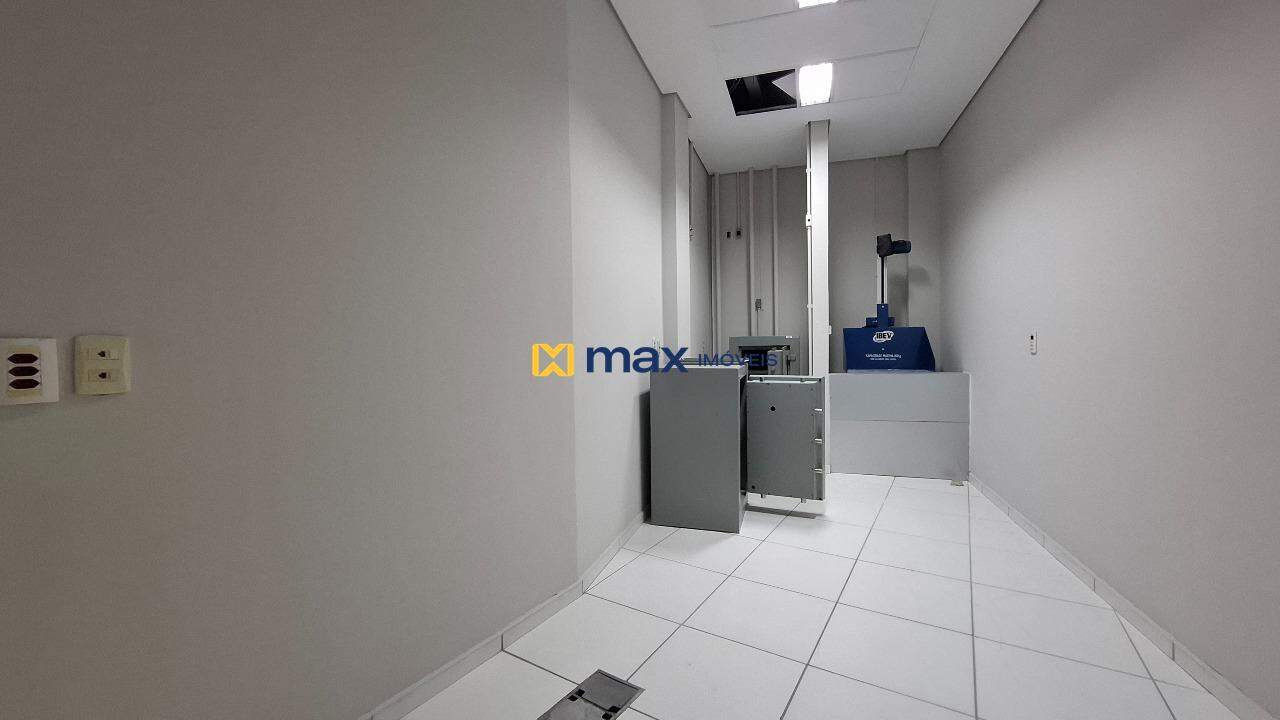 Prédio Comercial à venda no Centro: Sala