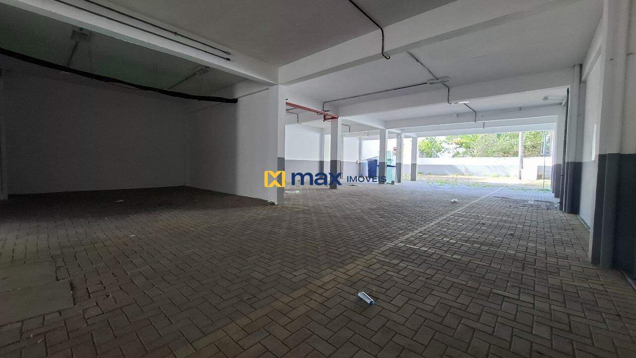 Prédio Comercial à venda no Centro: Estacionamento