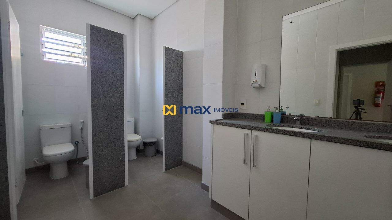 Prédio Comercial à venda no Centro: Banheiro social 