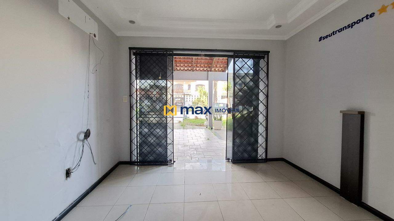 Casa Comercial à venda no São Vicente: Sala de estar