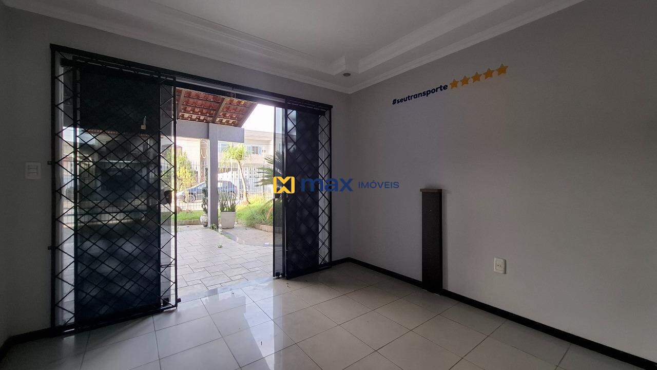 Casa Comercial à venda no São Vicente: Sala de estar