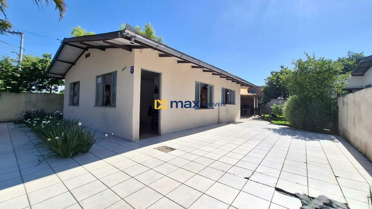 Casa à venda no Cordeiros: Área externa