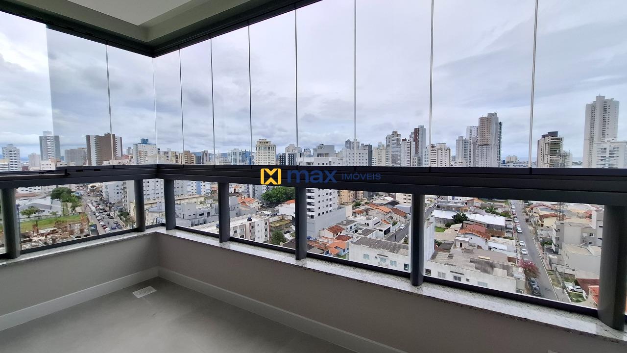 Apartamento à venda no Centro: Sacada com churrasqueira