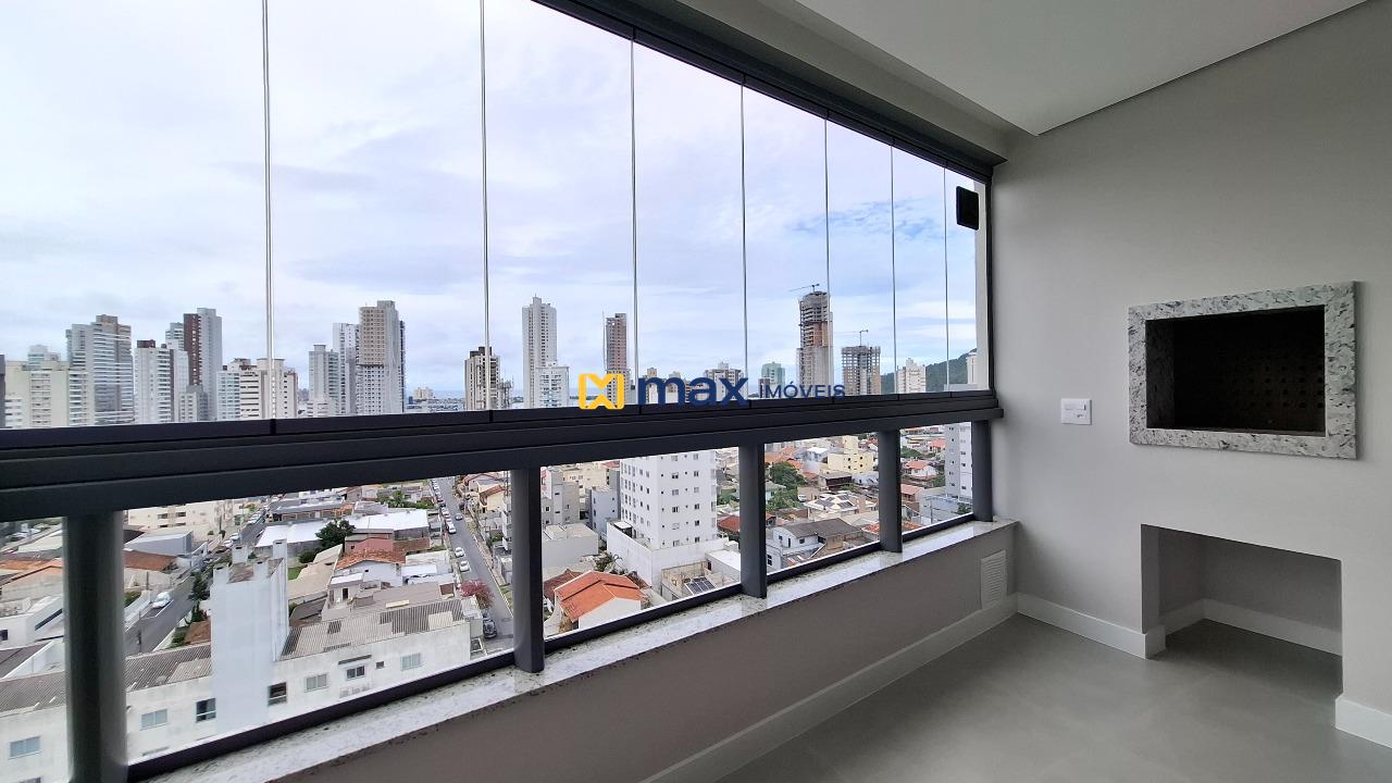 Apartamento à venda no Centro: Sacada com churrasqueira