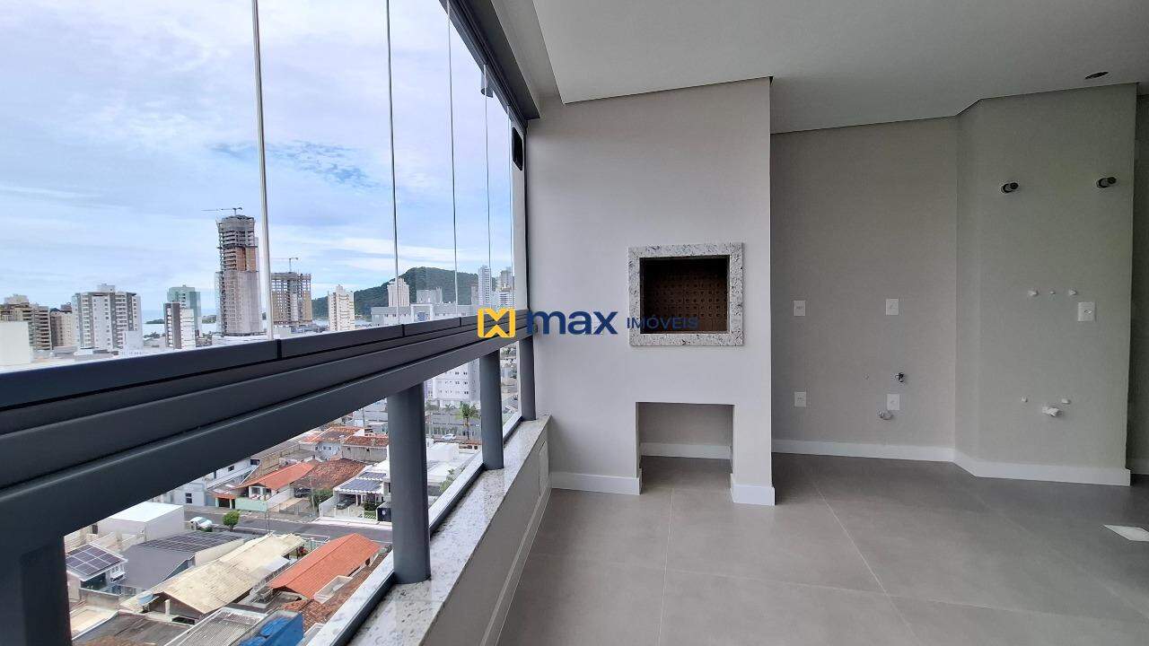 Apartamento à venda no Centro: Sacada com churrasqueira