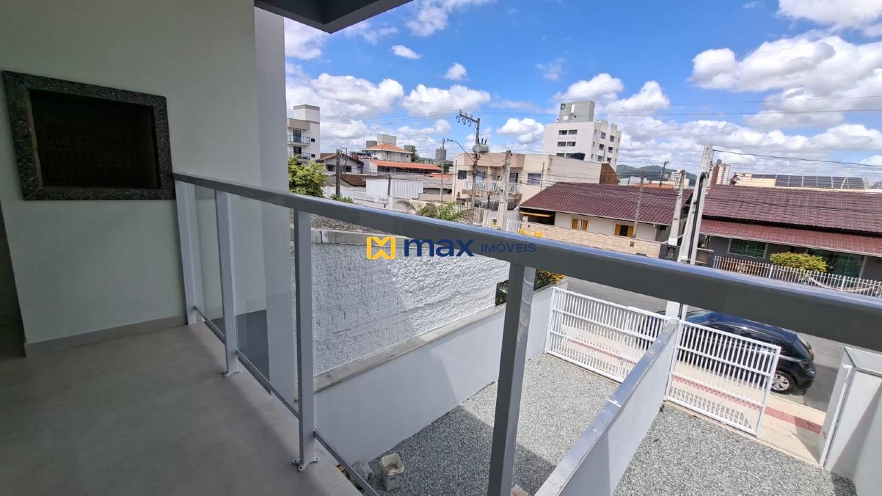 Casa para aluguel no Cordeiros: Sacada com churrasqueira