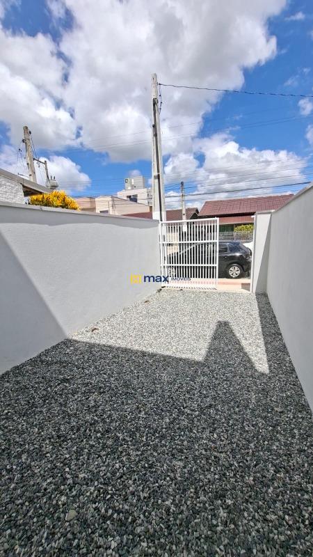 Casa para aluguel no Cordeiros: garagem