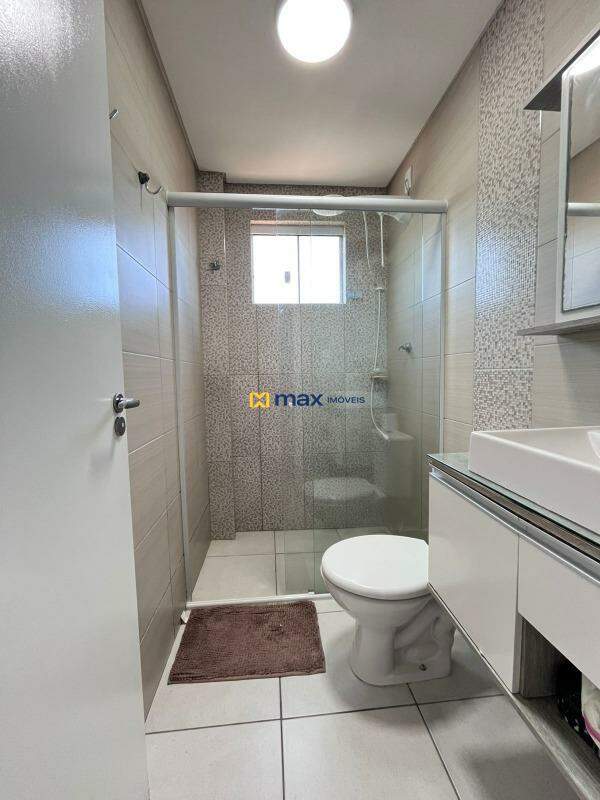 Apartamento à venda no Meia Praia: Banheiro social 