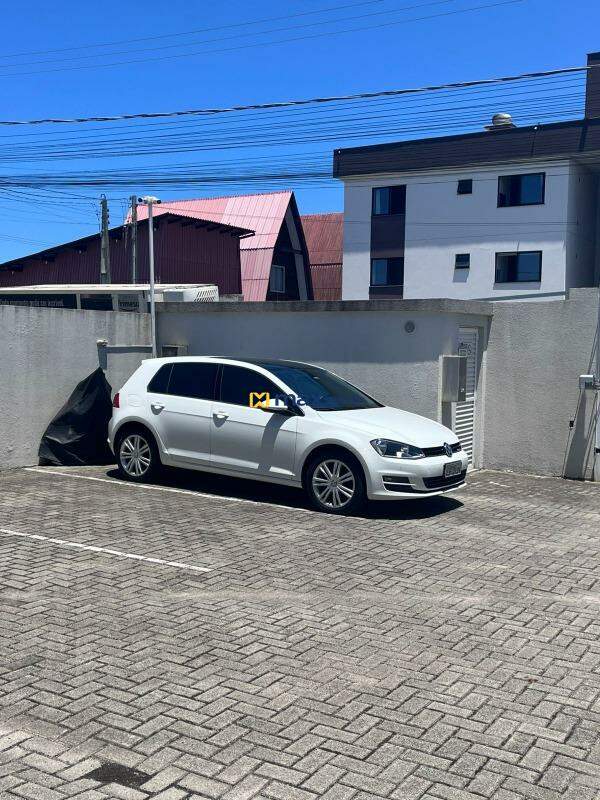 Apartamento à venda no Meia Praia: Garagem 