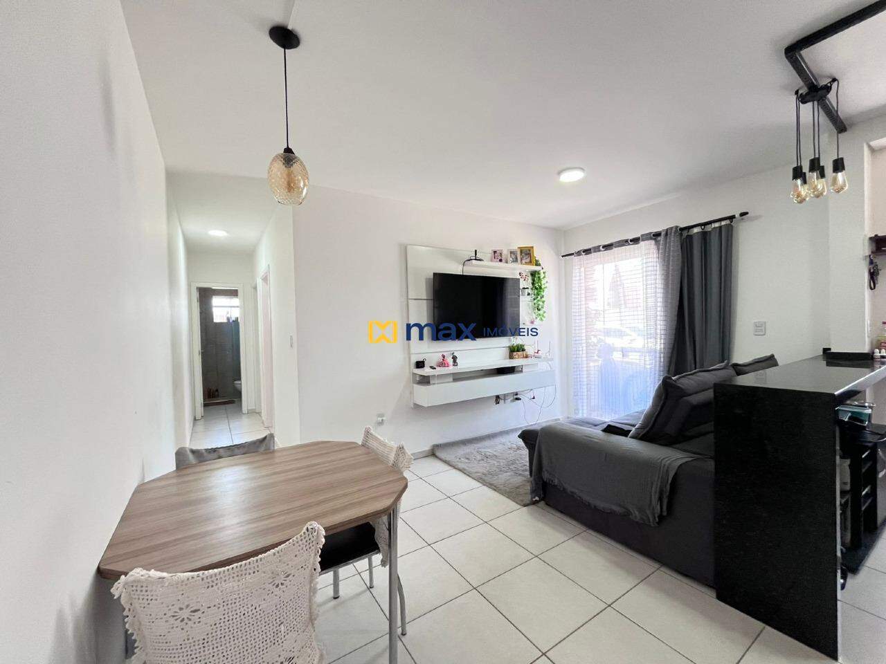 Apartamento à venda no Meia Praia: Living