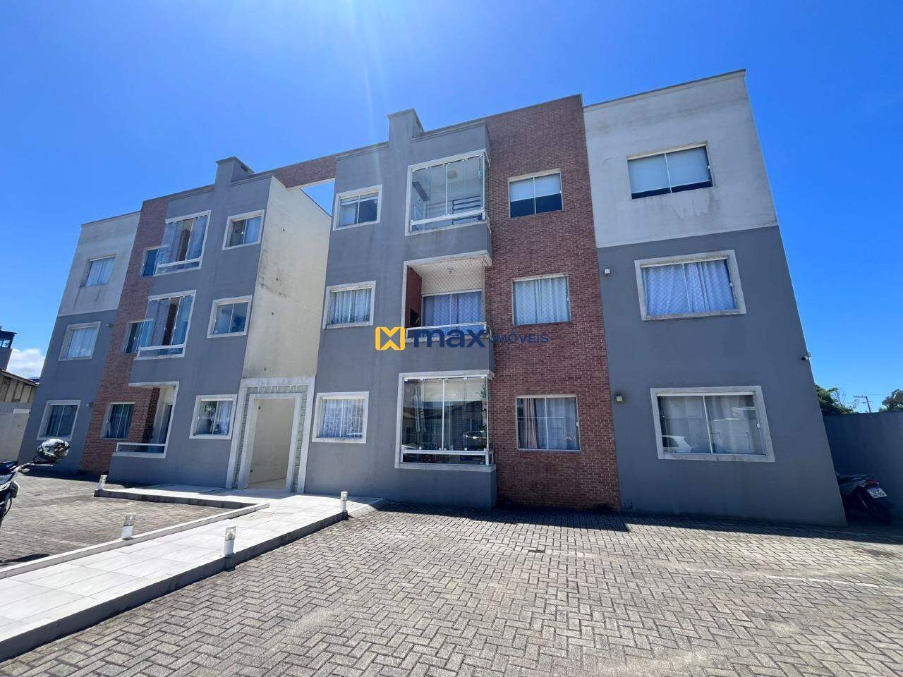 Apartamento à venda no Meia Praia: Fachada