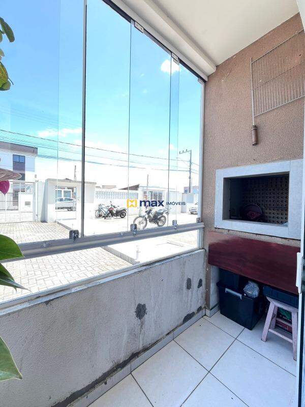 Apartamento à venda no Meia Praia: Sacada com churrasqueira
