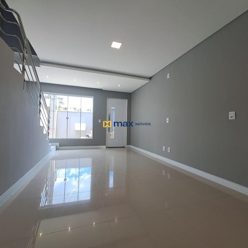 Casa à venda no Meia Praia: Living integrado