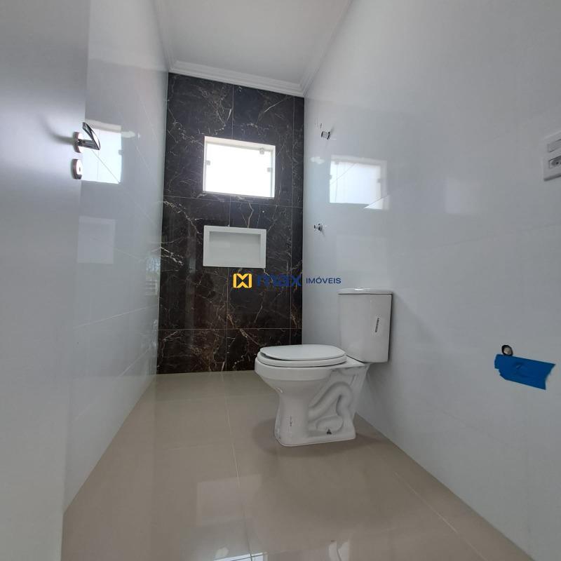 Casa à venda no Meia Praia: Banheiro social