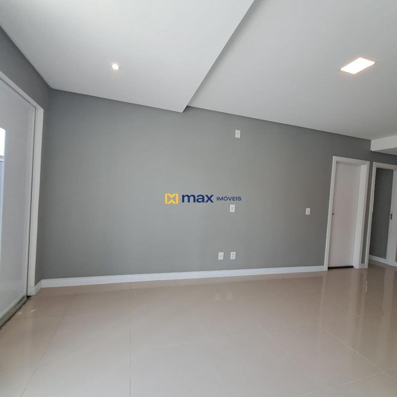 Casa à venda no Meia Praia: Living integrado