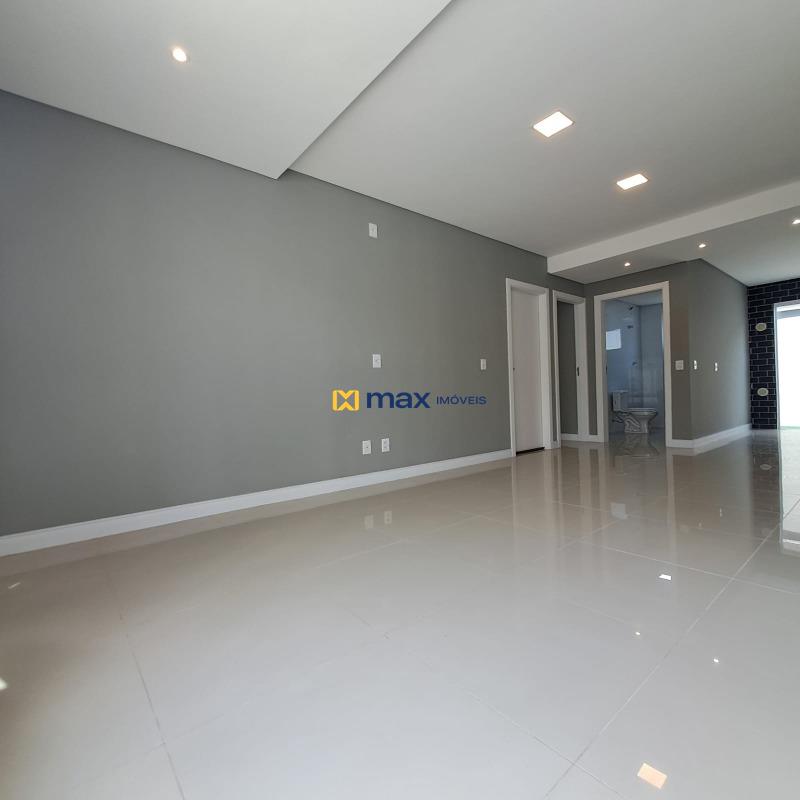 Casa à venda no Meia Praia: LIving integrado