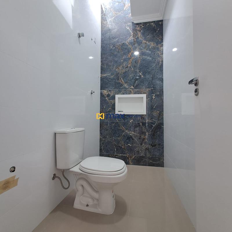 Casa à venda no Meia Praia: Banheiro suite