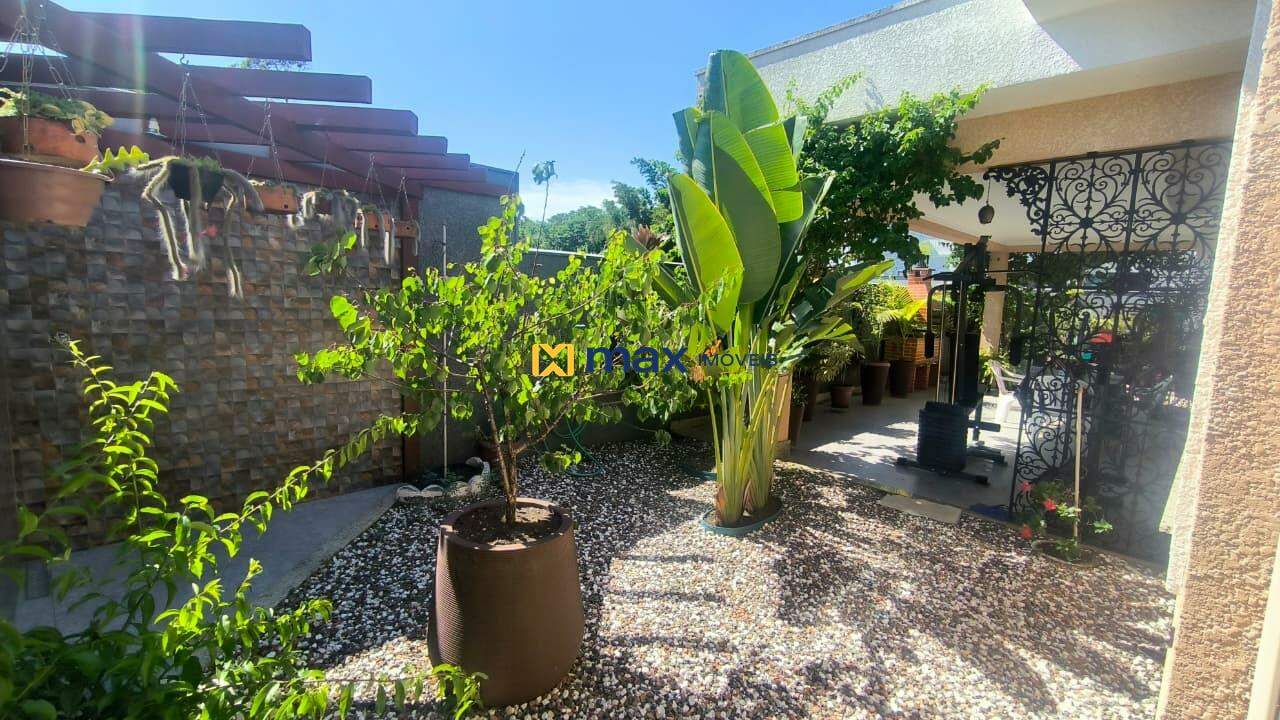 Casa à venda no Nossa Senhora da PAZ: Ambiente interno fundos c churrasqueira