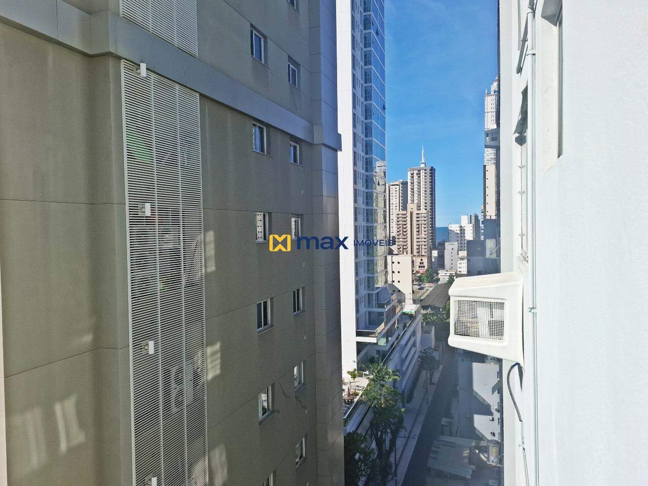 Apartamento para aluguel no Centro: Janela Sala: Vista parcial do mar