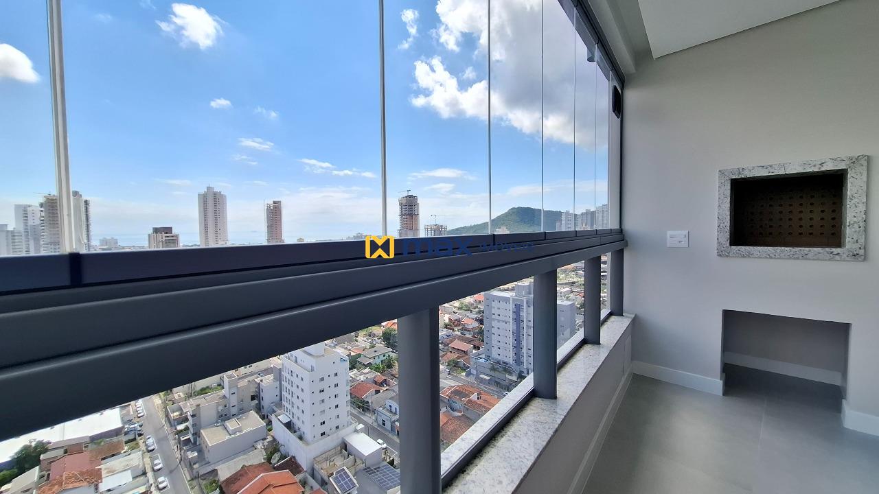 Apartamento à venda no Centro: Sacada com churrasqueira