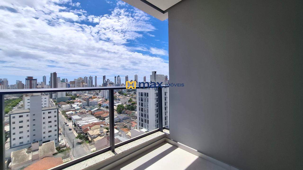 Apartamento à venda no Centro: Sacada com churrasqueira
