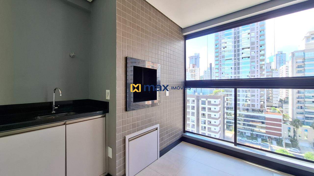 Apartamento à venda no Fazenda: Sacada com churrasqueira