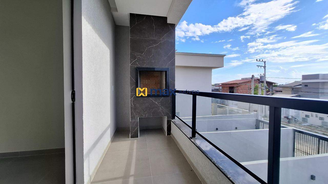 Apartamento à venda no Cordeiros: Sacada com churrasqueira