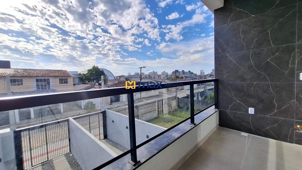 Apartamento à venda no Cordeiros: Sacada com churrasqueira