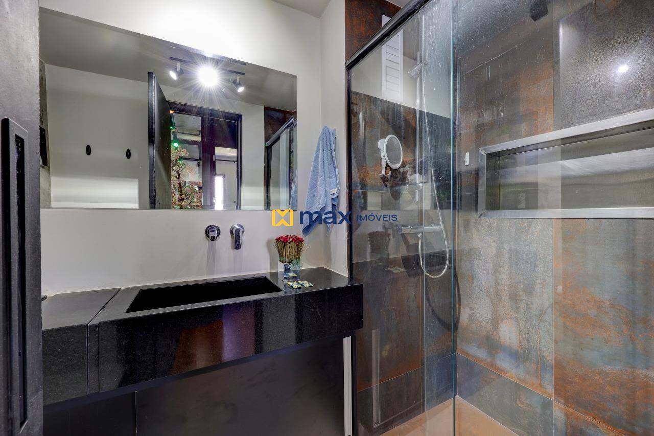 Apartamento à venda no Praia Brava: Banheiro social