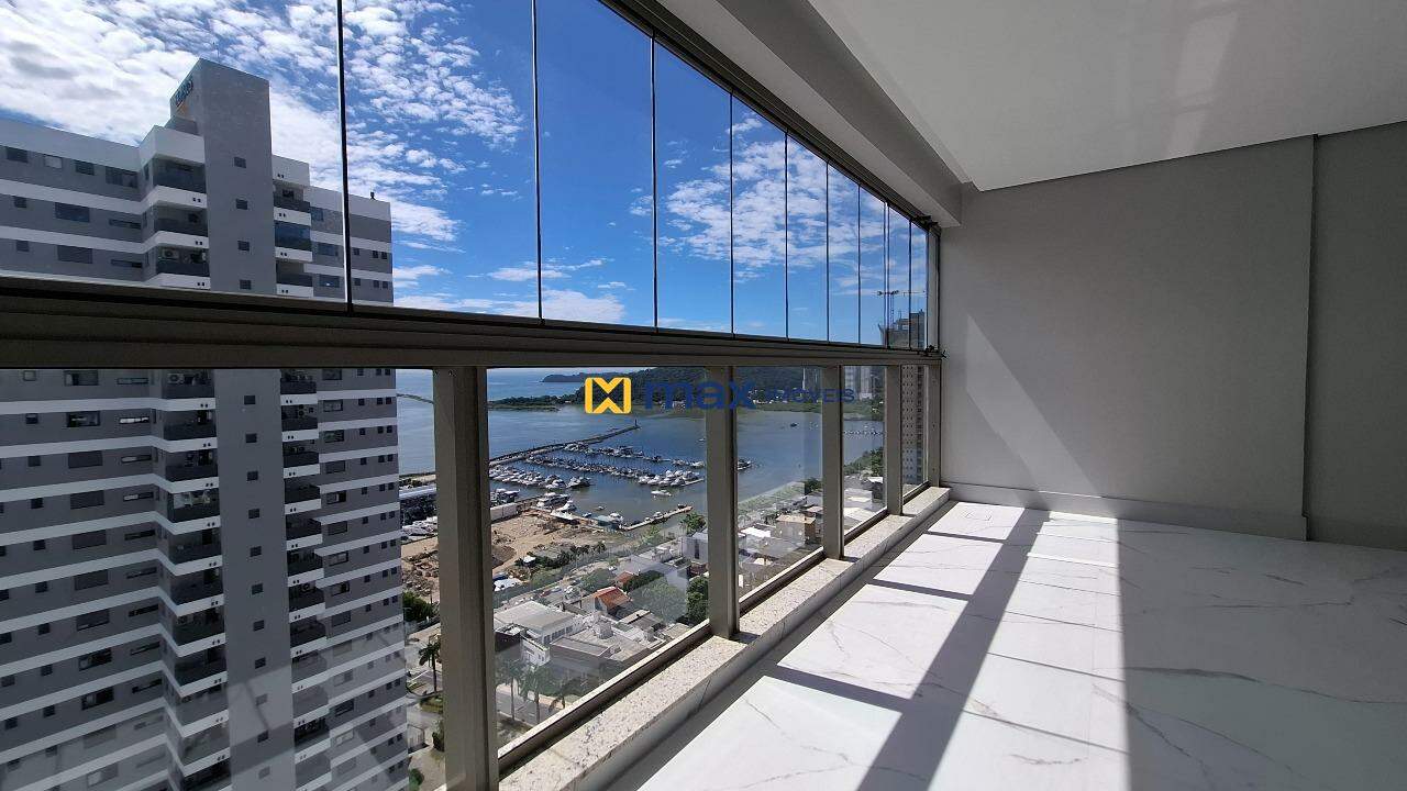 Apartamento à venda no Centro: Sacada com churrasqueira