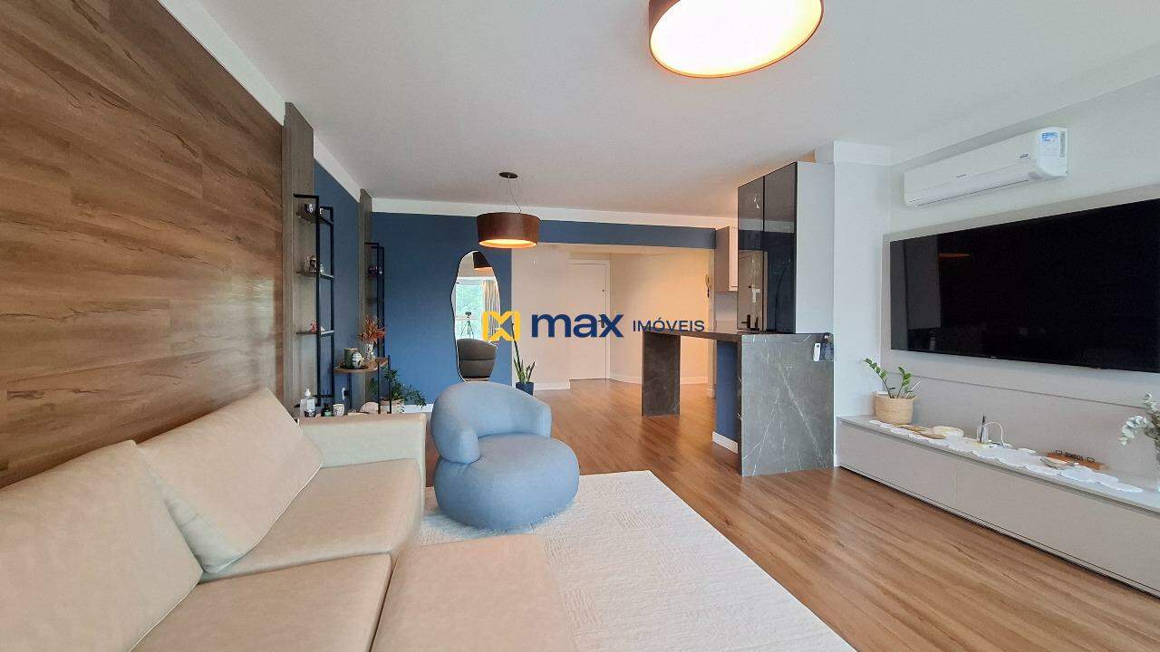 Apartamento à venda no Pioneiros: Living integrado