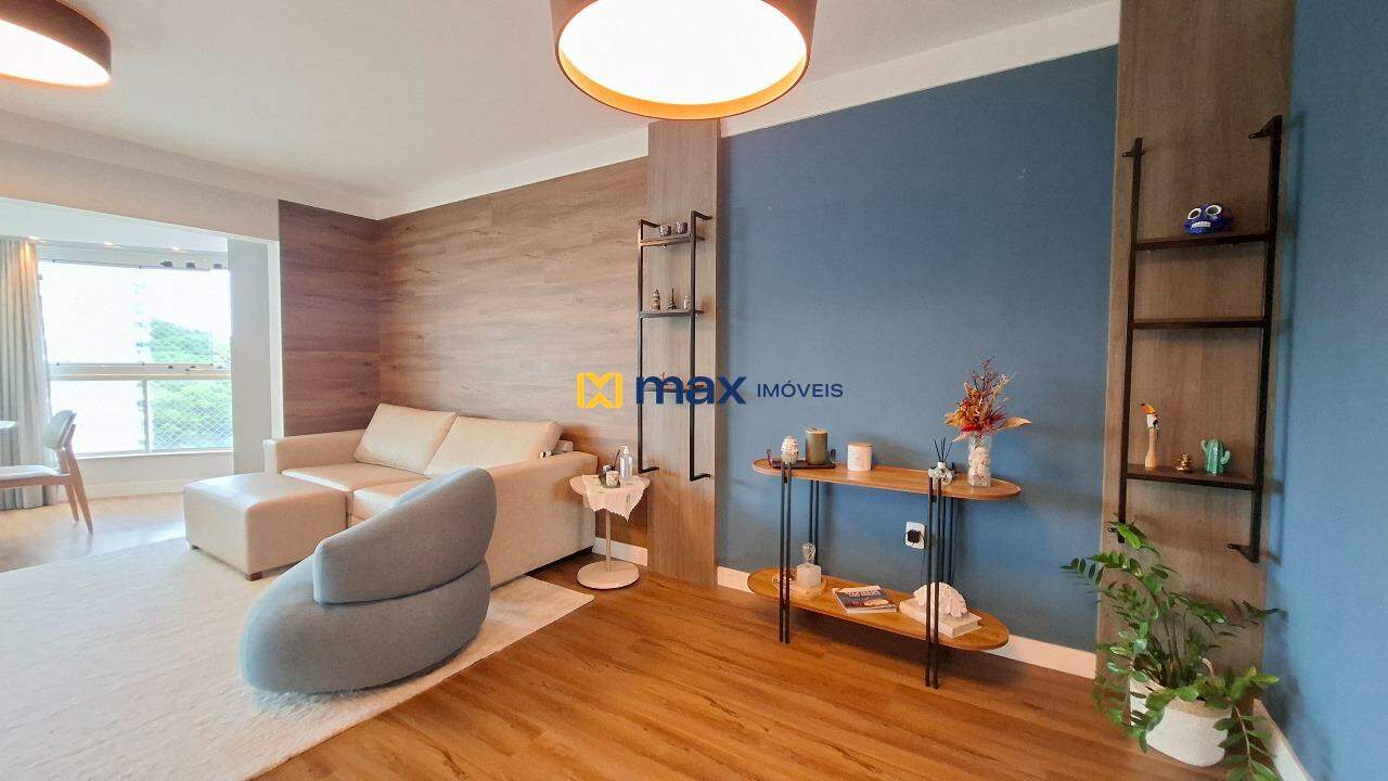 Apartamento à venda no Pioneiros: Living integrado