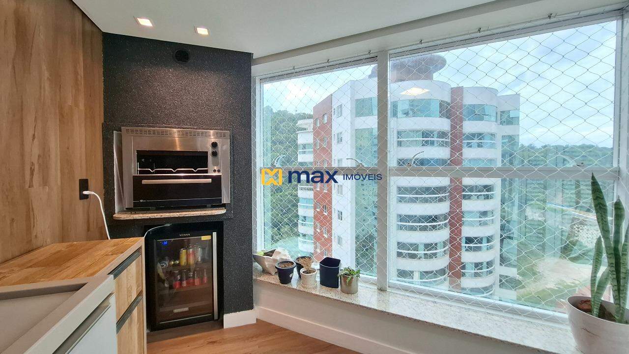 Apartamento à venda no Pioneiros: Sacada com churrasqueira