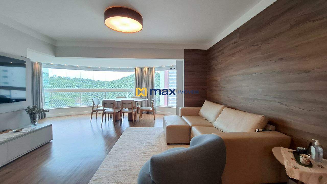 Apartamento à venda no Pioneiros: Living integrado