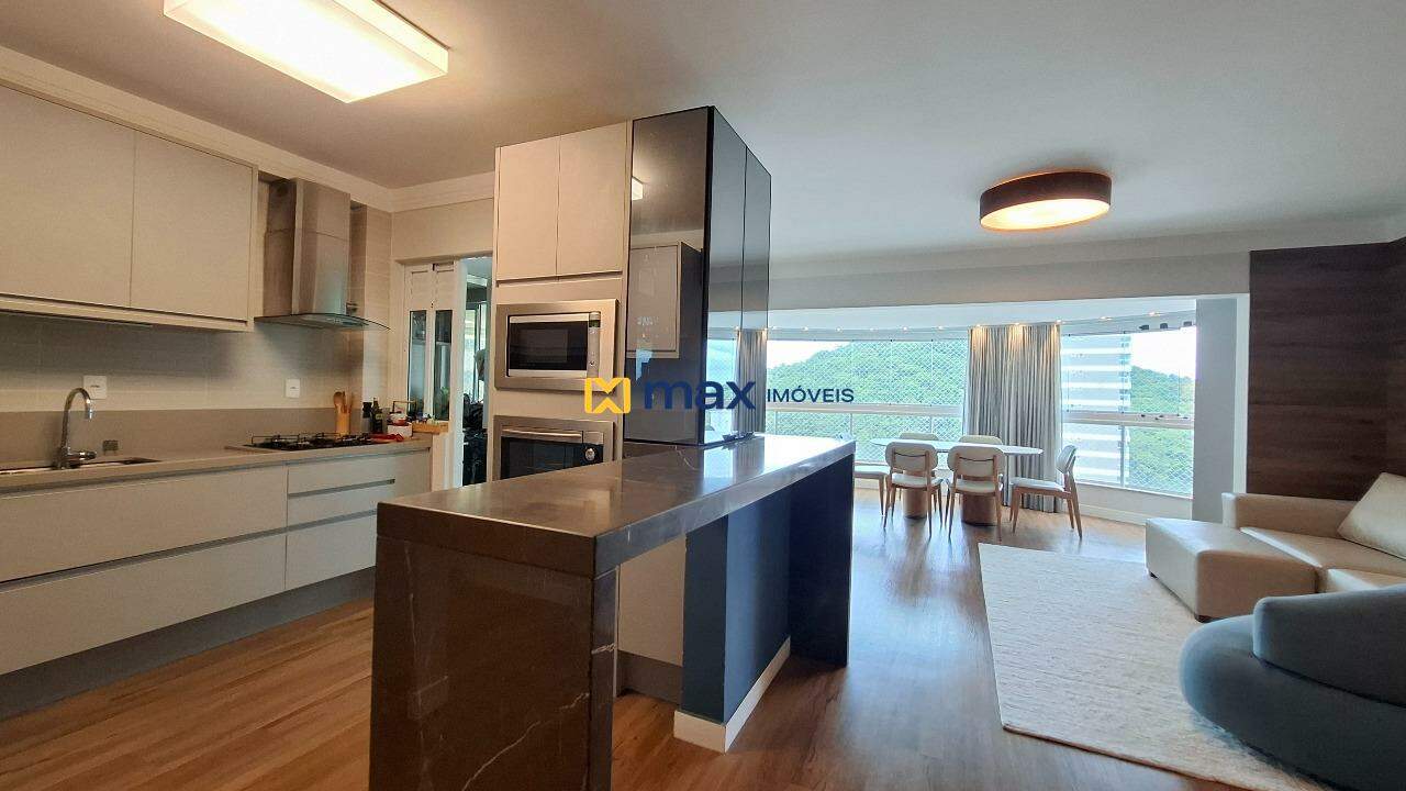 Apartamento à venda no Pioneiros: Living integrado