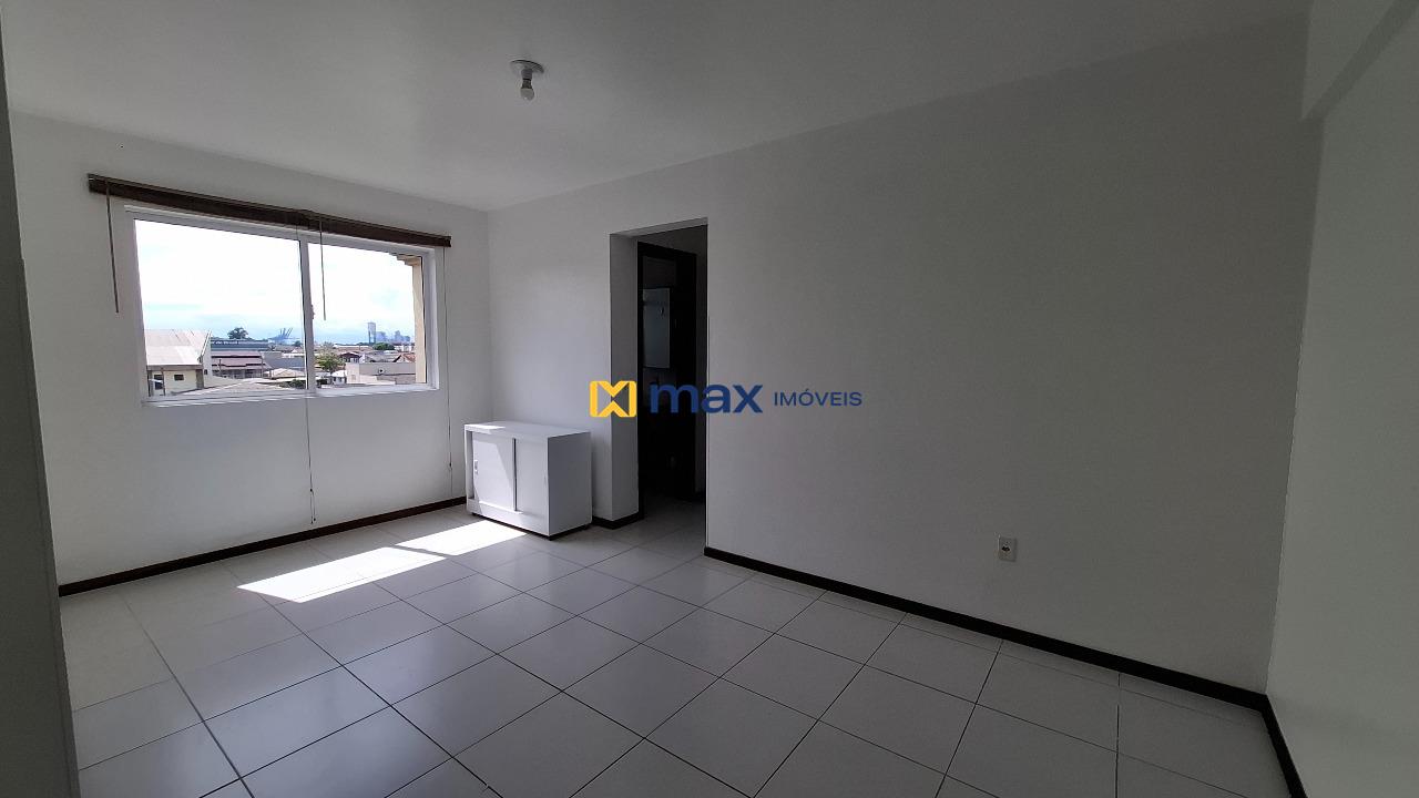 Apartamento para aluguel no Cordeiros: Sala de Estar e Jantar