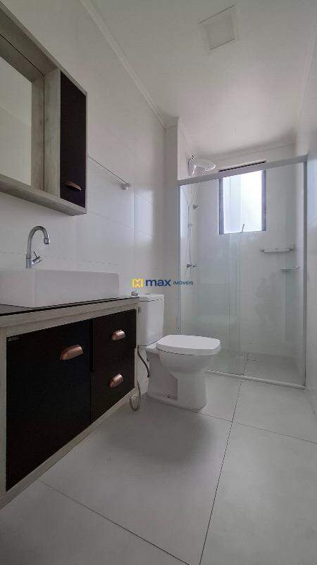 Apartamento para aluguel no Centro: Banheiro social 