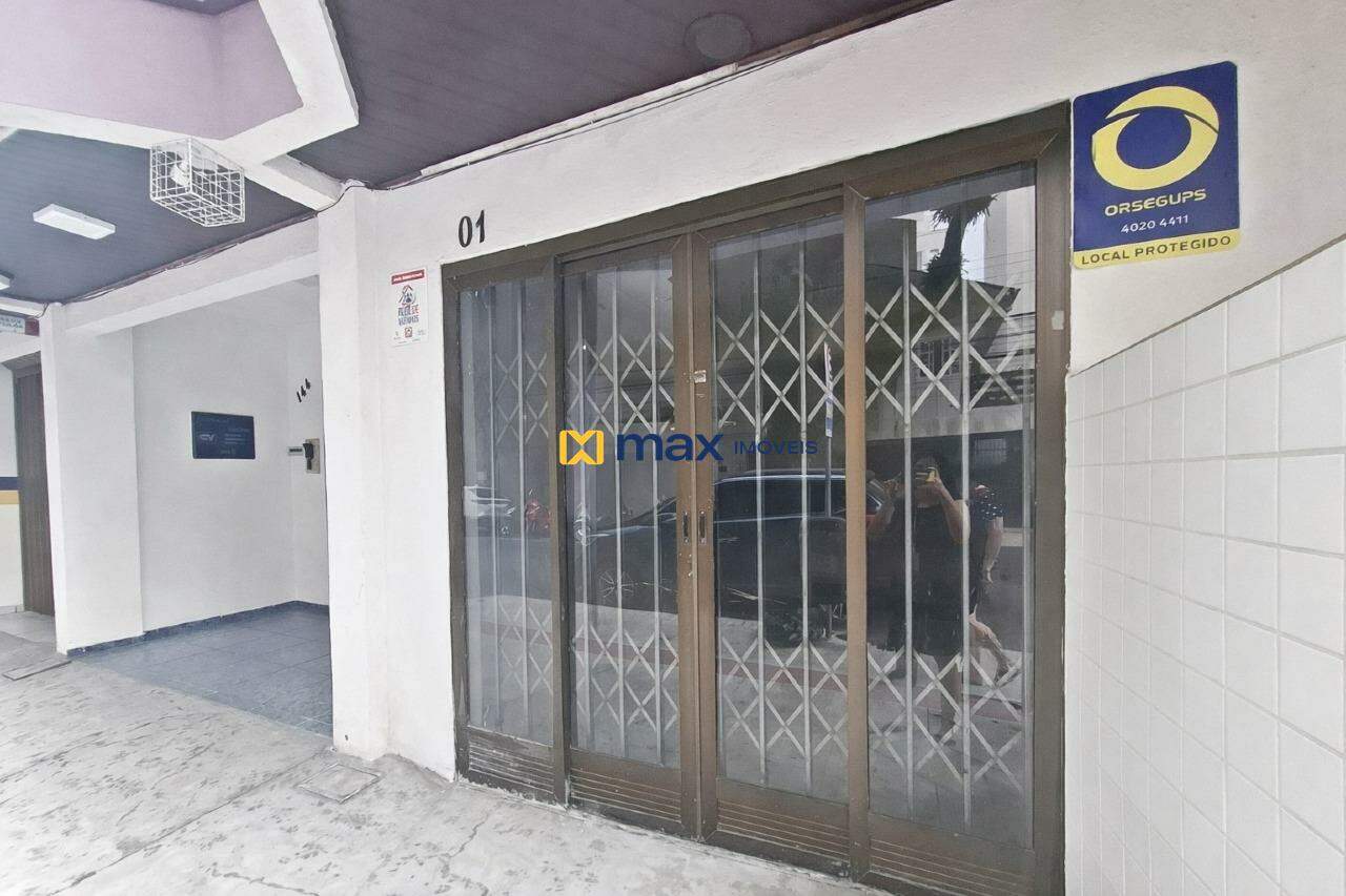 Sala à venda no Centro: Fachada